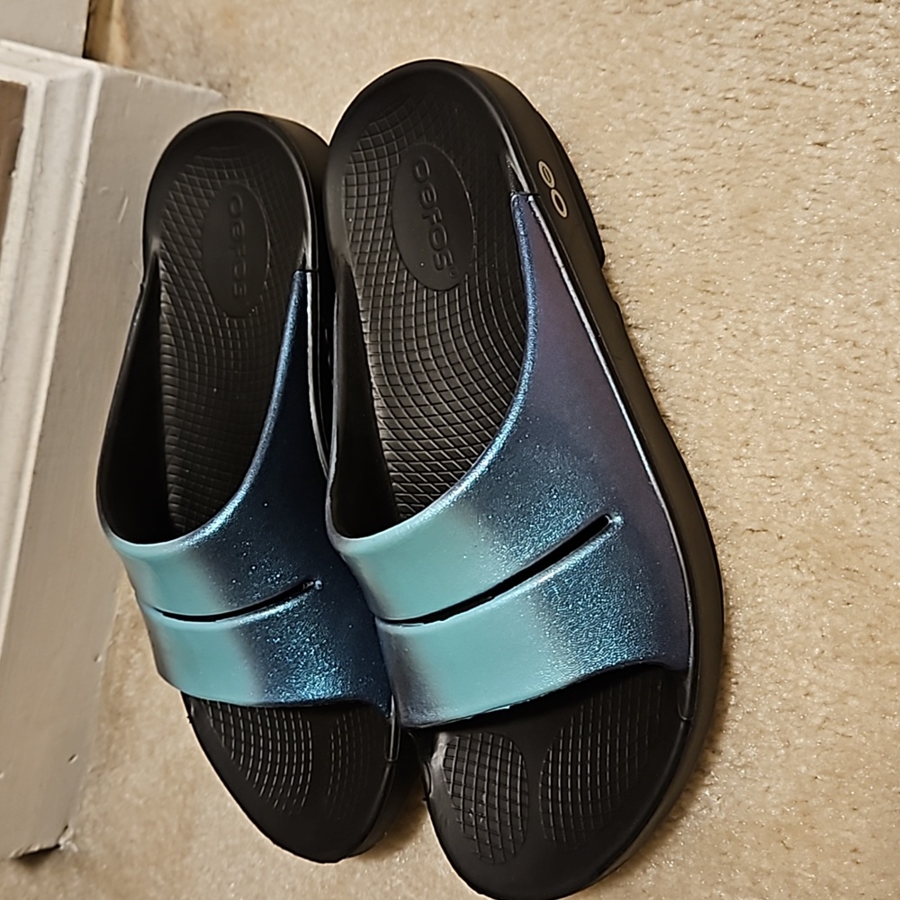 OOFOS Sandals